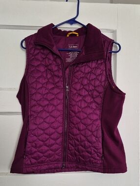 L.L.Bean Fleece Lined Zip Up Quilted Vest in Berry Plum Med